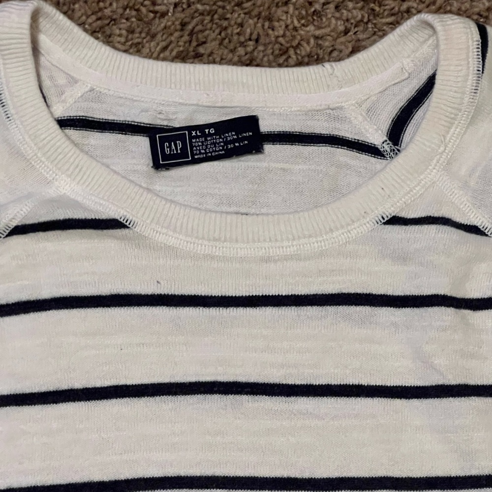 GAP Men's Lightweight Crewneck Shirt White and Navy Blue Stripes - Picture 2 of 2